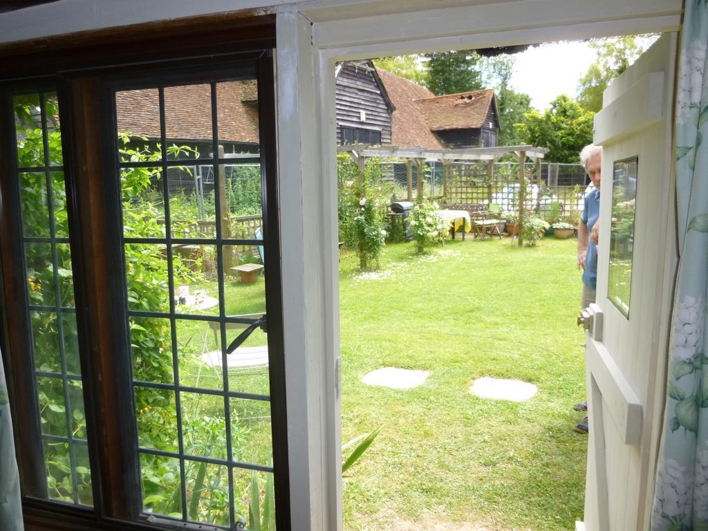 Church Hall Farm Bed And Breakfast Broxted Habitación foto