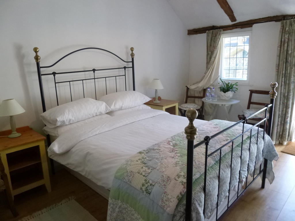 Church Hall Farm Bed And Breakfast Broxted Habitación foto
