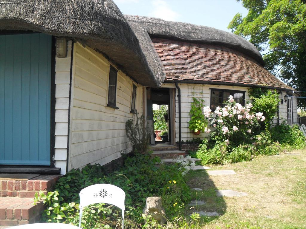 Church Hall Farm Bed And Breakfast Broxted Habitación foto